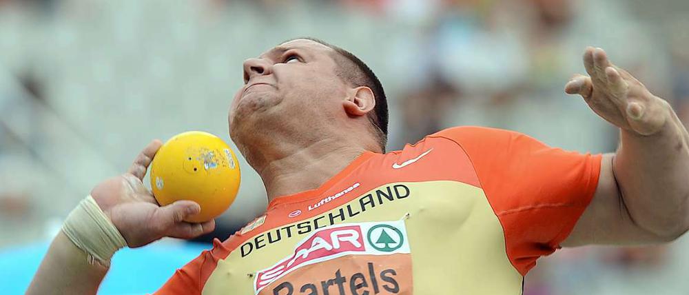 Kraftakt. Ralf Bartels stößt die Kugel auf 20,93 Meter. Das reicht für die Bronzemedaille.