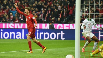 Thomas Müller bejubelt sein Tor zum 3:0.