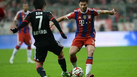 Xabi Alonso (re.) und seine Bayern-Kollegen hatten das Spiel gegen Leverkusen im Griff.