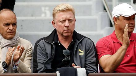 Im Training lässt Boris Becker (Mitte) Djokovics anderem Coach Vajda das Kommando.