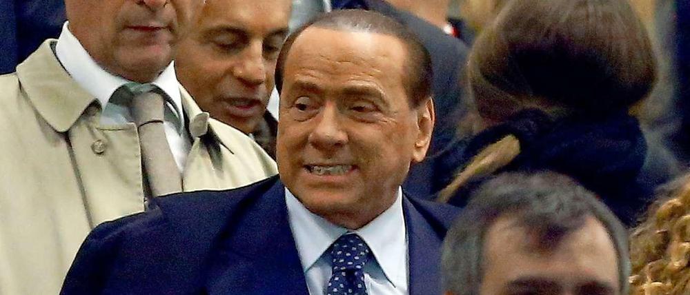 Silvio Berlusconi ist seit 1986 Besitzer des AC Milan. zudem war er zum Jahr 2004 Präsident des Vereins.
