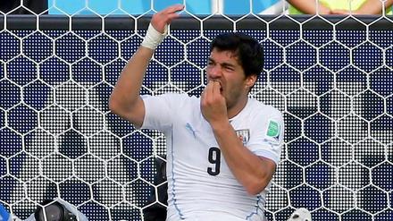 Zahnschmerzen? Luis Suarez hat sich aus dem WM-Turnier gebissen.
