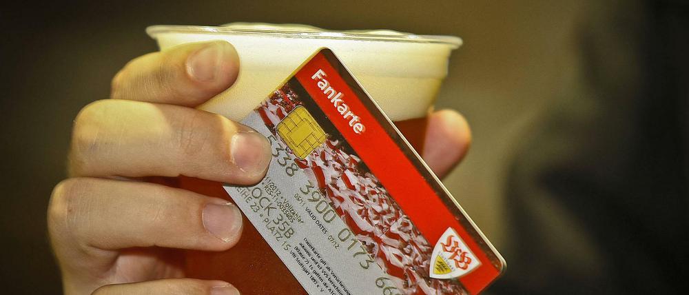 Die Bezahlkarte ist in vielen Bundesliga-Stadien mittlerweile Standard.