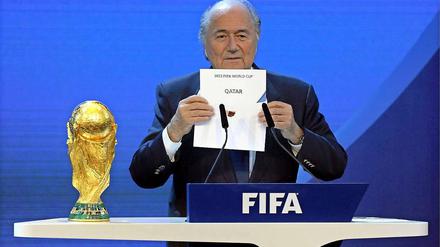 Joseph Blatter verkündet den Ausrichter der WM 2022: Katar.