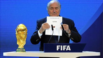 Umstritten: Die Kritik an der WM-Vergabe nach Katar reißt nicht ab.