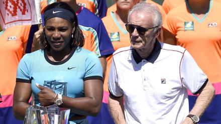 Bei der Siegerehrung wusste Serena Williams noch nichts von Raymond Moores Äußerungen.