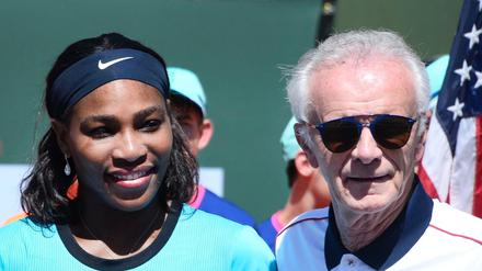 Raymond Moore, Turnierdirektor von Indian Wells (hier mit Serena Williams), ist von seinem Posten zurückgetreten.