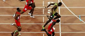 0.1 Sekunden im Bild: Usain Bolt (oben) gewann knapp vor Justin Gatlin.