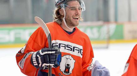 Constantin Braun kann wieder lachen - und wird auch bald wieder Eishockey spielen.