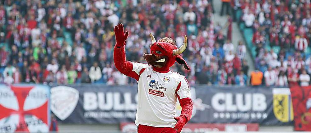 Die Roten Bullen wollen in die Zweite Bundesliga, muss dafür aber nicht nur sportliche Hürden überwinden.