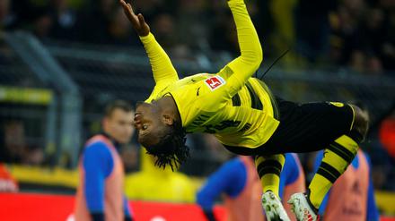 Dortmund steht Kopf. Michy Batshuayi traf auch in seinem zweiten Spiel für den BVB und feierte sein Tor mit einem Salto. 