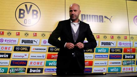 Peter Bosz bleibt vorerst Trainer bei Borussia Dortmund.