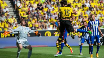 Überflieger: Mats Hummels köpft das 1:0 für Borussia Dortmund.