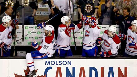 Großes Jubel. In sieben Spielen haben die Montreal Canadiens die favorisierten Boston Bruins in den Play-offs ausgeschaltet. 