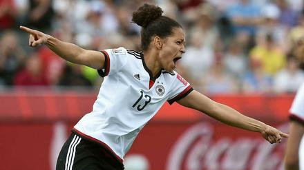 Celia Sasic schoss in der ersten halben Stunde des Spiels drei Tore für die deutschen Frauen.