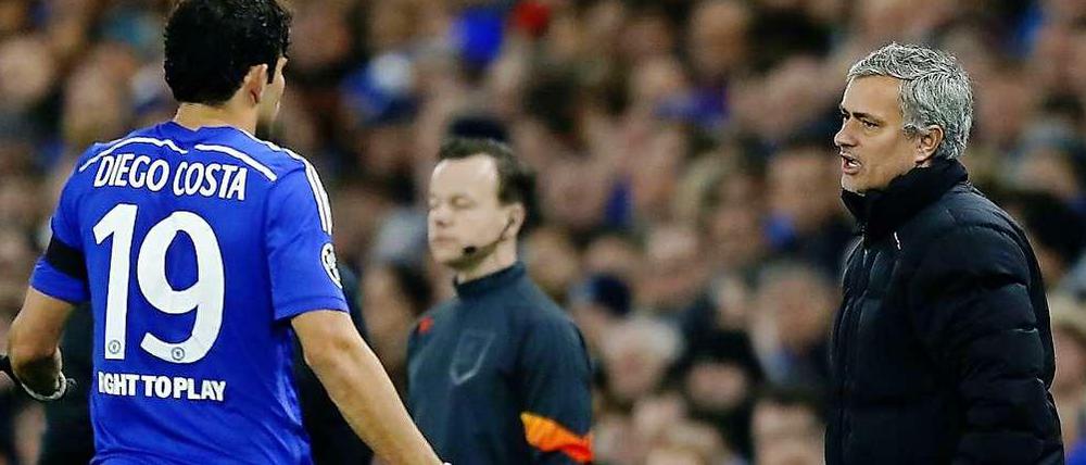 Ratlos am Rand: Chelseas Trainer Jose Mourinho und sein Spieler Diego Costa.