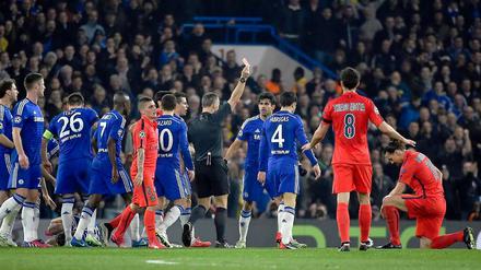 Paris' Zlatan Ibrahimovic sah in der 31. Minute die Rote Karte.