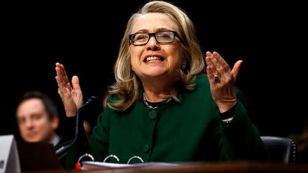 Hillary Clinton sagt im Januar 2013 zu den tödlichen Angriffen auf das US-Konsulat in Bengasi aus. In den jetzt veröffentlichten E-Mails ist über diesen Fall offenbar nichts zu lesen. 