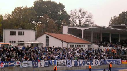 Bock auf Wurst: Der Magdeburger Block im Stadion Lichterfelde.