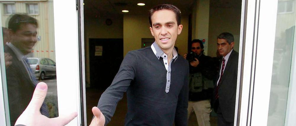 Herzlichen Glückwunsch. Der spanische Radsportverband hat Alberto Contador vom Dopingvorwurf freigesprochen.
