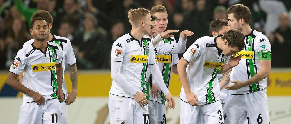 Wieder Grund zum Jubel. Borussia Mönchengladbachs Spieler freuen sich.