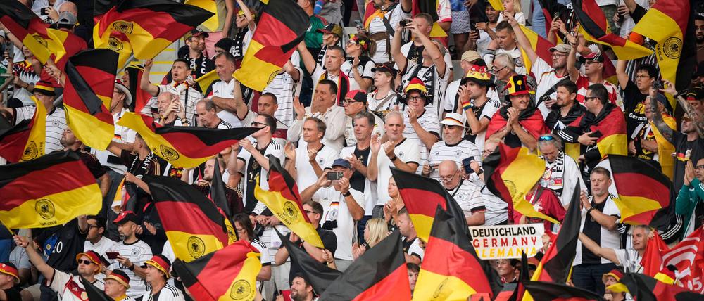 Deutsche Fans beim Spiel der DFB-Elf gegen Japan.