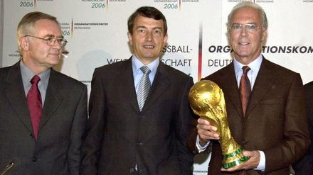 Horst R. Schmidt, Wolfgang Niersbach und Franz Beckenbauer (v. l.) droht nun auch von der Fifa Ungemach.
