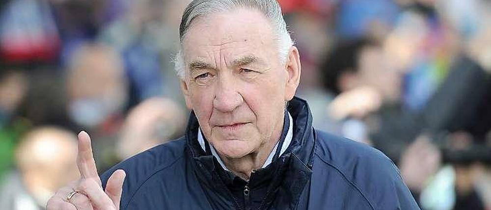 Bernd Schröder, 72, trainiert seit 1971 Turbine Potsdam und war auch Frauen-Nationaltrainer der DDR. 