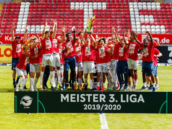Wie die Großen: Auch Bayerns zweite Mannschaft sicherte sich den Meistertitel.