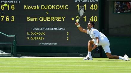 Seltenes Bild. Novak Djokovic am Boden. Aber er steht sicher wieder auf.