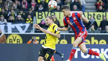 Robert Lewandowski trifft per Kopf zum 1:0 für den FC Bayern.