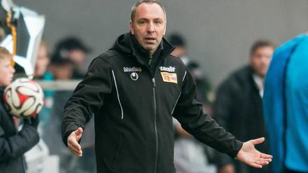 Unions Trainer Norbert Düwel steht derzeit in der Kritik. Wie lange hält der Verein noch an ihm fest?