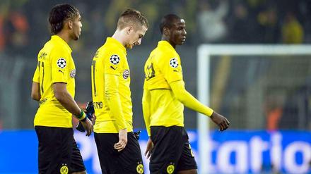 Die Dortmunder schleichen nach dem Aus in der Champions League gegen Juventus Turin enttäuscht vom Rasen.