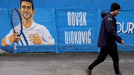 Wandgemälde mit dem Konterfei des serbischen Tennisstars Novak Djokovic in Belgrad