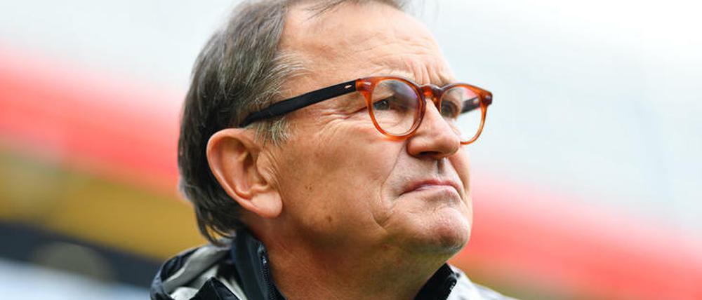 Ewald Lienen hat beim FC St. Pauli künftig andere Dinge im Blick.