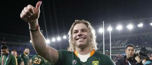 Daumen hoch: Faf de Klerk steht mit Südafrika im Finale der Rugby-WM.