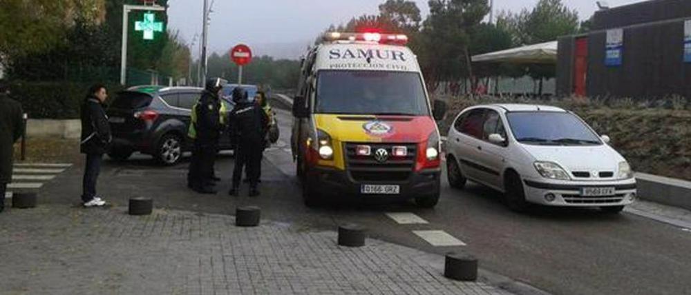 Krankenwagen am Rande der Fan-Krawalle in Madrid: Spanien steht unter Schock.
