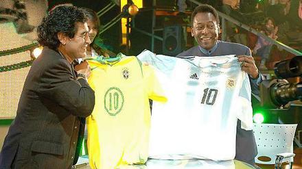 Du oder ich? Diego Maradona (links) und Pele trugen früher beide die Nummer 10.