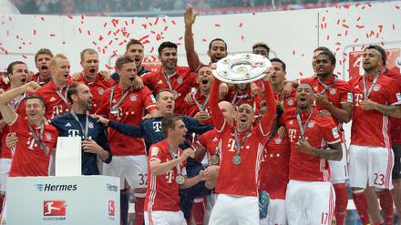 Fußball ist ein Spiel, in dem in Deutschland am Ende immer die Bayern gewinnen. Trotzdem ist das Interesse an der Bundesliga hierzulande ungebrochen.