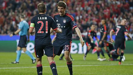 Der FC Bayern macht es in Lissabon nur kurz spannend. Hier bejubelt Thomas Müller den Ausgleich von Arturo Vidal, später trifft er selbst.
