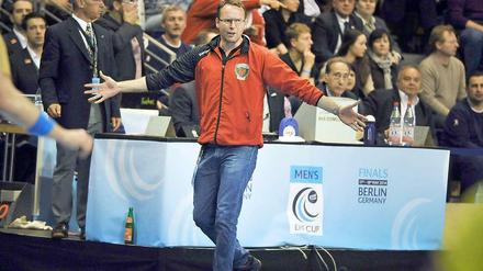 Füchslein an der Waage: Trainer Dagur Sigurdsson fordert von seinen Spielern vollen Einsatz im letzten Spiel - um vielleicht Kiel die Meisterschaft noch zu versauen.