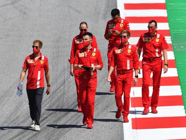 Auf dem Weg: Sebastian Vettel (links) wird sich am Jahresende von Ferrari verabschieden.