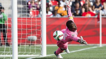 Knapp daneben. Dominique Thiamale war in ihrem ersten WM-Spiel nicht zu beneiden: Die ivorische Torhüterin kassierte gegen Deutschland zehn Treffer.