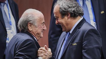 Da gab's noch was zu Lachen: Joseph Blatter und Michel Platini wurden für 90 Tage suspendiert.
