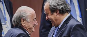 Da gab's noch was zu Lachen: Joseph Blatter und Michel Platini wurden für 90 Tage suspendiert.