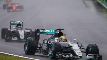 Lewis Hamilton (r.) und Nico Rosberg.