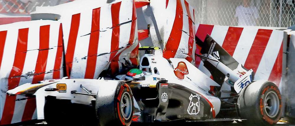 Schwerer Aufprall. Sergio Perez knallte in Monaco gegen die Streckenbegrenzung.