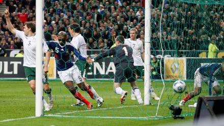 Skandalspiel. Frankreich qualifizierte sich nur wegen einer groben Fehlentscheidung für die WM 2010. 