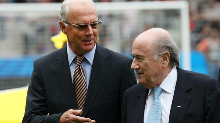 Joseph Blatter (rechts) hat Franz Beckenbauer erneut attackiert.