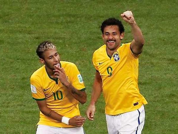 Wird weitergejubelt? Gastgeber und Topfavorit Brasilien steht bei der Fußball-WM vor einer schweren Prüfung.